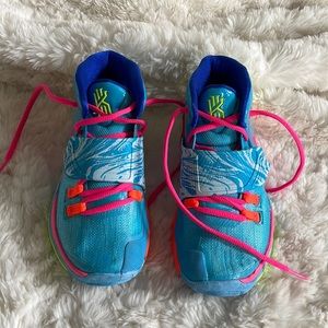 Like new Nike kirie basketball boys SpongeBob